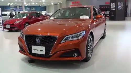 2021款丰田皇冠实拍展示,太漂亮了,选它还是奥迪a6自己看着办