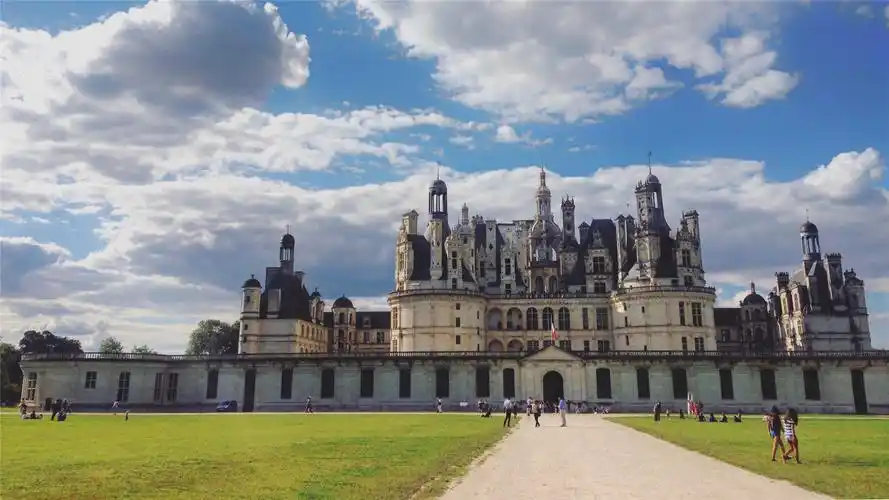 唯美香波城堡风景高清桌面壁纸