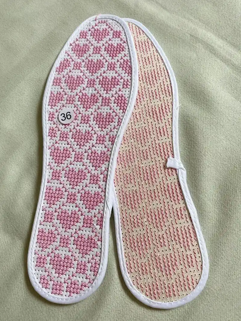 十字绣手工鞋垫 两天就做好一双纯色的鞋垫 ,太喜欢粉色了97