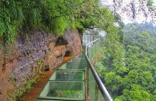 梅州平远五指石景区玻璃栈道.
