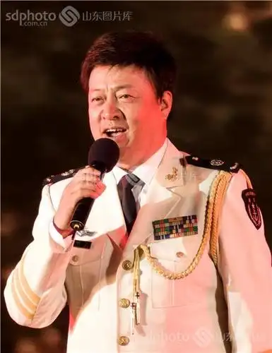 海政文工团副团长男高音歌唱家吕继宏