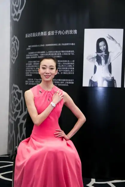 刘岩携手伯爵共同绽放天使的微笑