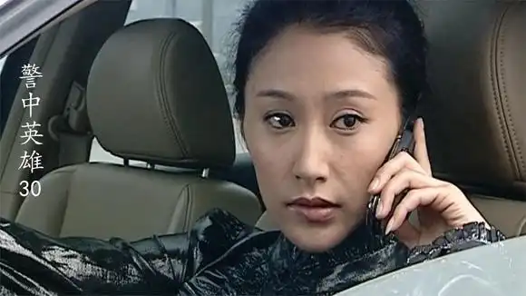 《警中英雄》女毒枭胆子可真大,竟敢打电话威胁市长,市长慌了-影视综
