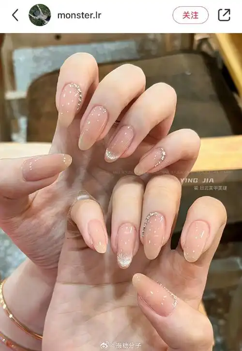 存一些夏天美甲97感觉最近很适合这种清透感十足然后又带点闪的,有