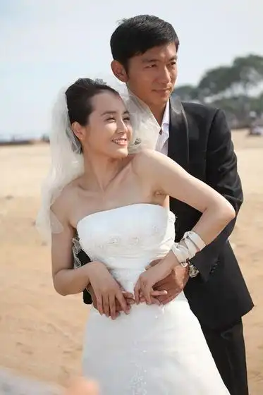 《缉毒精英》邢佳栋饰演的李涤凡与剧中妻子