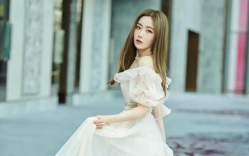 王艺瑾纱裙写真壁纸-美女壁纸-高清美女图片-第8图-娟娟壁纸