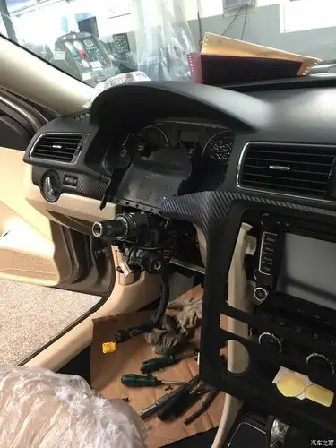 今天跟换了空调温度风门翻板电机大拆中控台