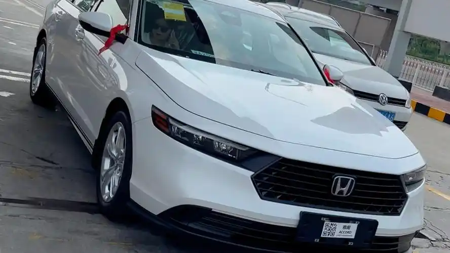 我怕你不知道白色十一代雅阁这么帅90#爆款车型 #十一代雅阁 #雅姿