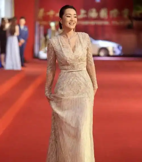 被大骨架耽误的10位女演员,脸长得"赛貂蝉",身材却"猛壮汉"_关晓彤