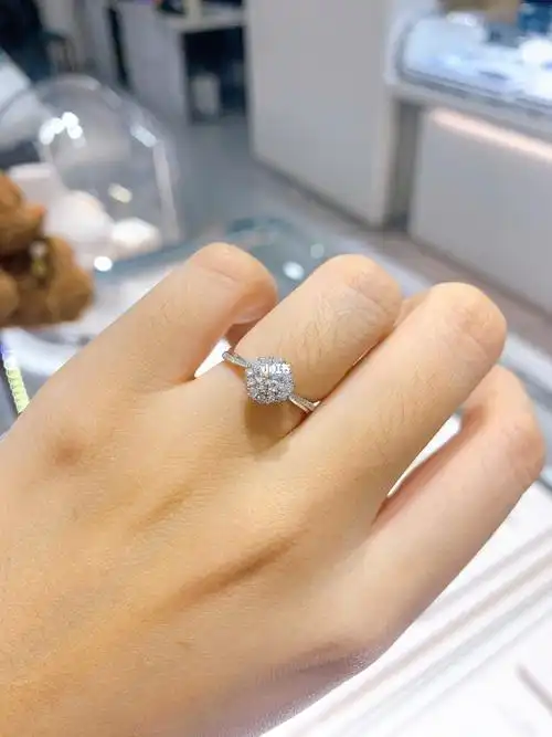 求婚秘籍99肯定要一枚拿的出手亮晶晶的钻戒