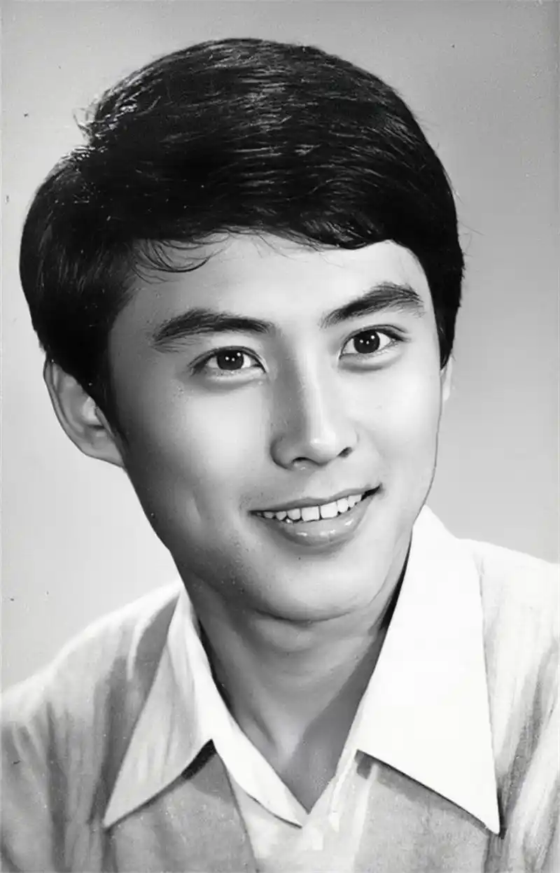 演员高宏亮:与妻子"红楼"相遇,恩爱几十年,晚年生活幸福美满