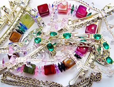 一堆珠宝图片