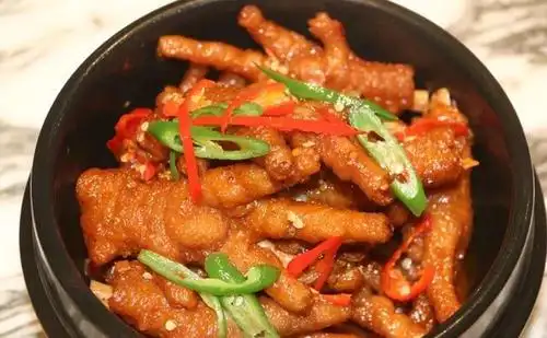 星级酒店美食分享:特色瓦罐麻辣鸡爪