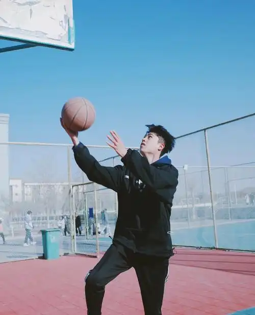 打篮球的男生真的贼帅贼帅