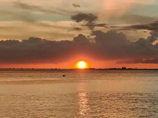 能分辨出哪两张是日出哪两张是日落吗