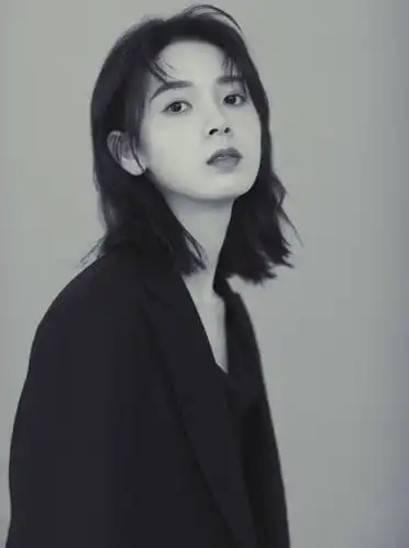 陈瑶初秋写真大片 又a又飒玩转御姐范儿