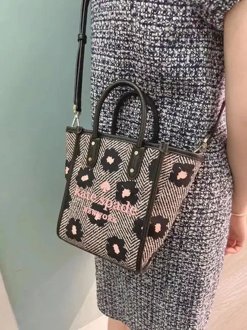 katespade千元轻奢宝藏包包出门被抓着问