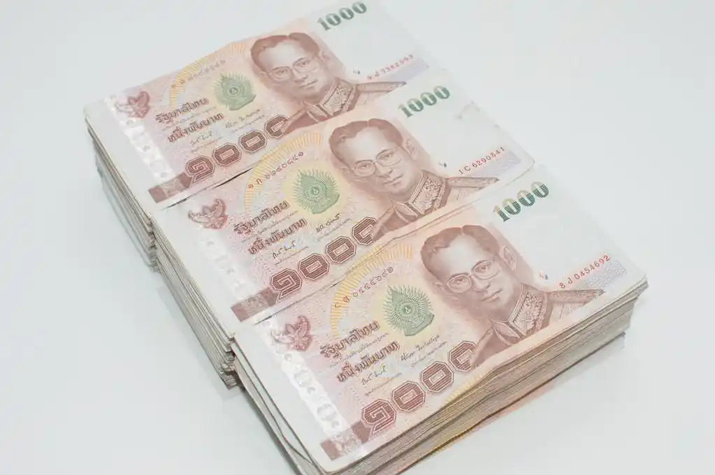 泰国人钞票,泰国纸币,一千浴类型的堆栈.