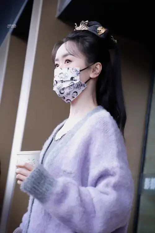 袁冰妍倾城亦清欢出妆上班这个口罩挺可爱的呀