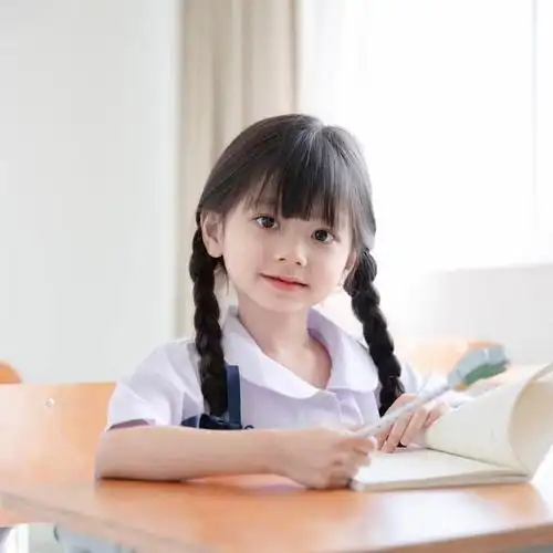 2020最火好看的泰国小女孩微信头像,小孩头像图片-回车桌面