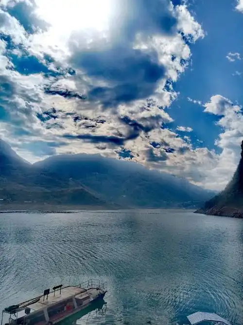 我的家乡美丽北盘江上游,风景如画,江这边是中国凉都六盘水市, - 抖音