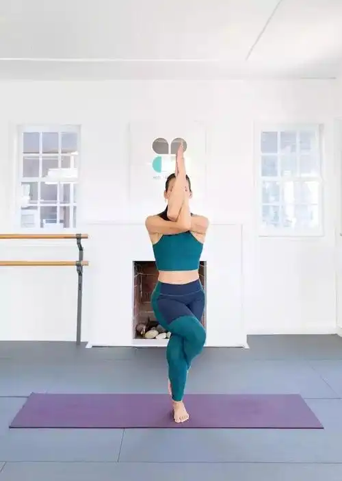 今日分享～四个锻炼瑜伽平衡性的体式