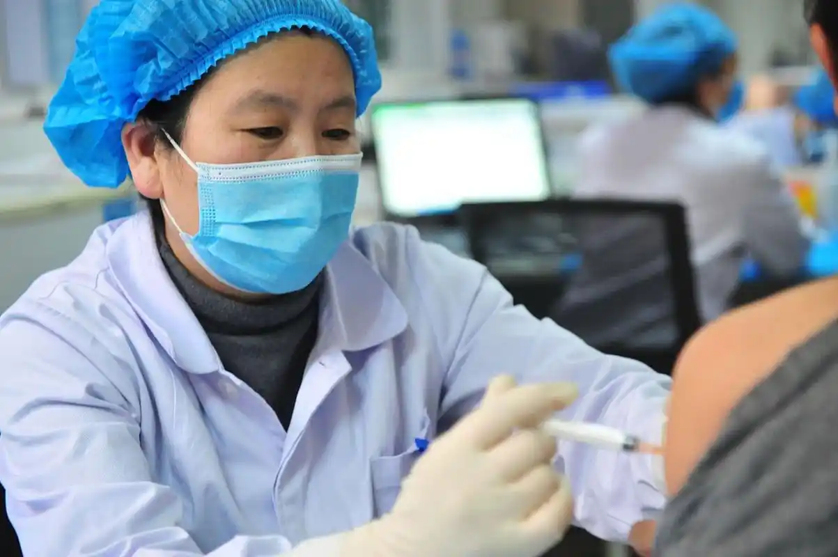 男子私自接种217次新冠疫苗,平均4天一针,这是打针爱好者?一名男子被