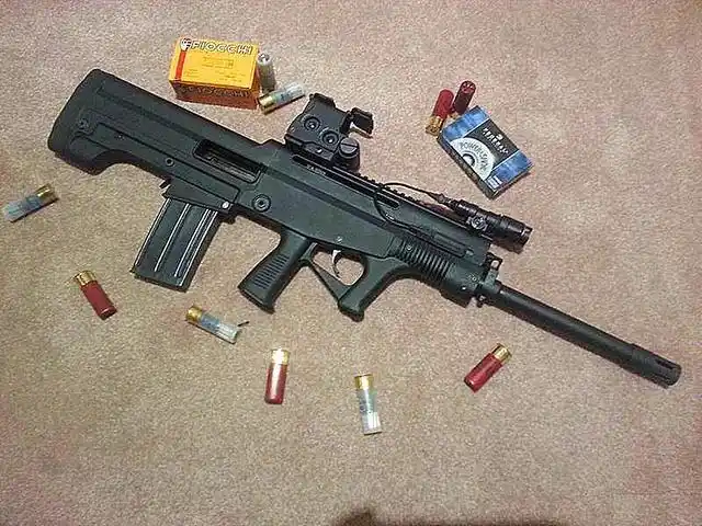 军事丨国产外贸无托结构霰弹枪,外观酷似95式突击步枪!