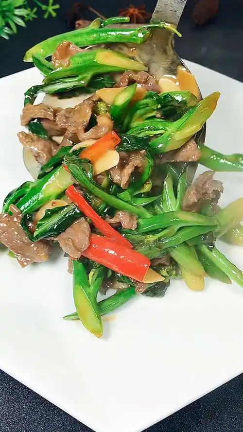 粤菜中的芥蓝炒牛肉为什么这么好吃呢?