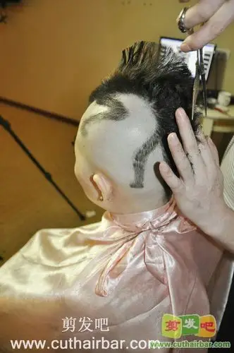 性感妹剃蜥蜴光头剪发吧11426