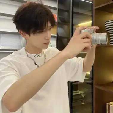 成熟又很冷酷无水印阳光男头 帅气的精致阳光高冷型气质男头_男生头像