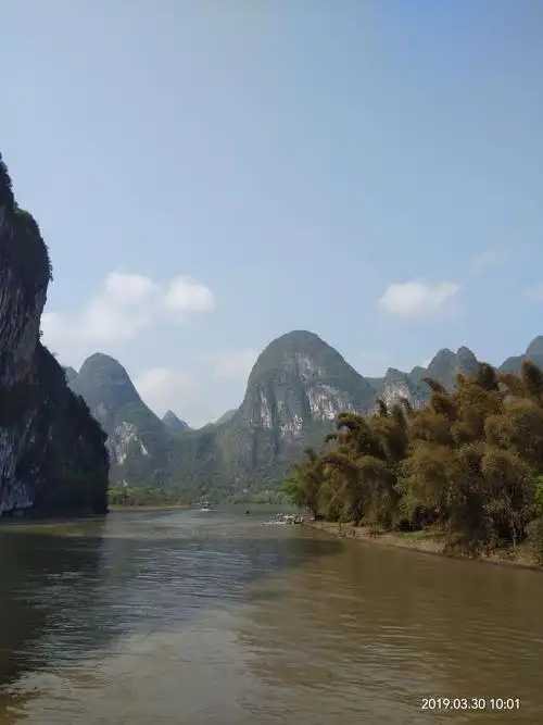 漓江风光和银子岩景点,是桂林第一天游览的二个桂林旅游著名的经典