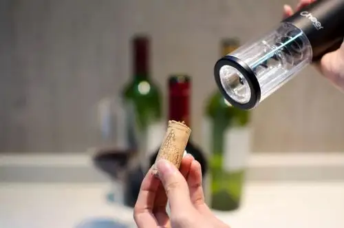 超帅气自动开红酒神器这才是正确打开红酒的方式