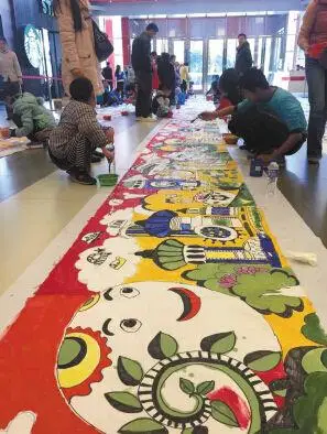 昆明百名儿童绘制百米长卷