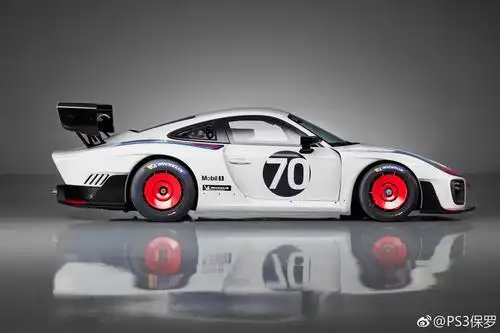 为庆祝保时捷70周年,保时捷运动部推出基于gt2rs打造的全新935赛车