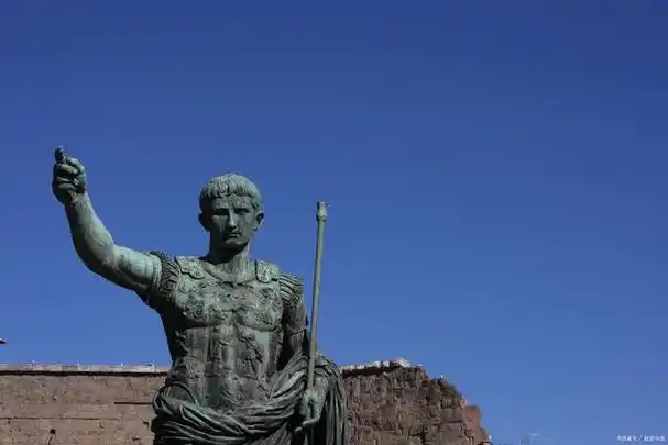 在古代希腊神话中,太阳神赫利俄斯(helios)是一个非常重要的神祇(qí)