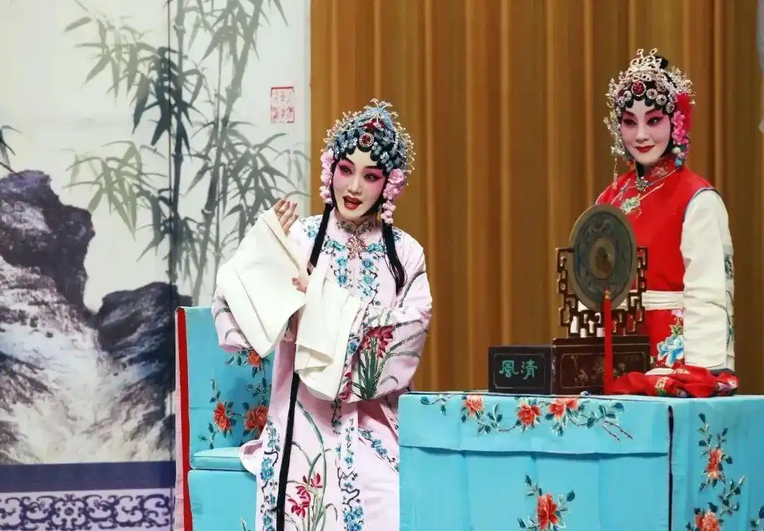 等秦香莲主演:赵秀君,孟广禄,张克,马连生,孙丽英,李秀成等楚宫恨主演