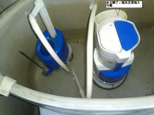 马桶溢水 不止水 有图