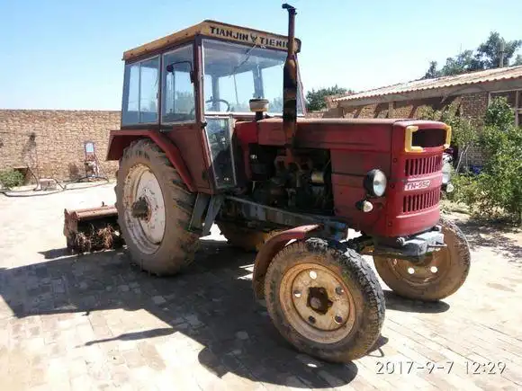 20多年前的铁牛55拖拉机,现在一般的车还比不了,两个大胎,后桥也没事