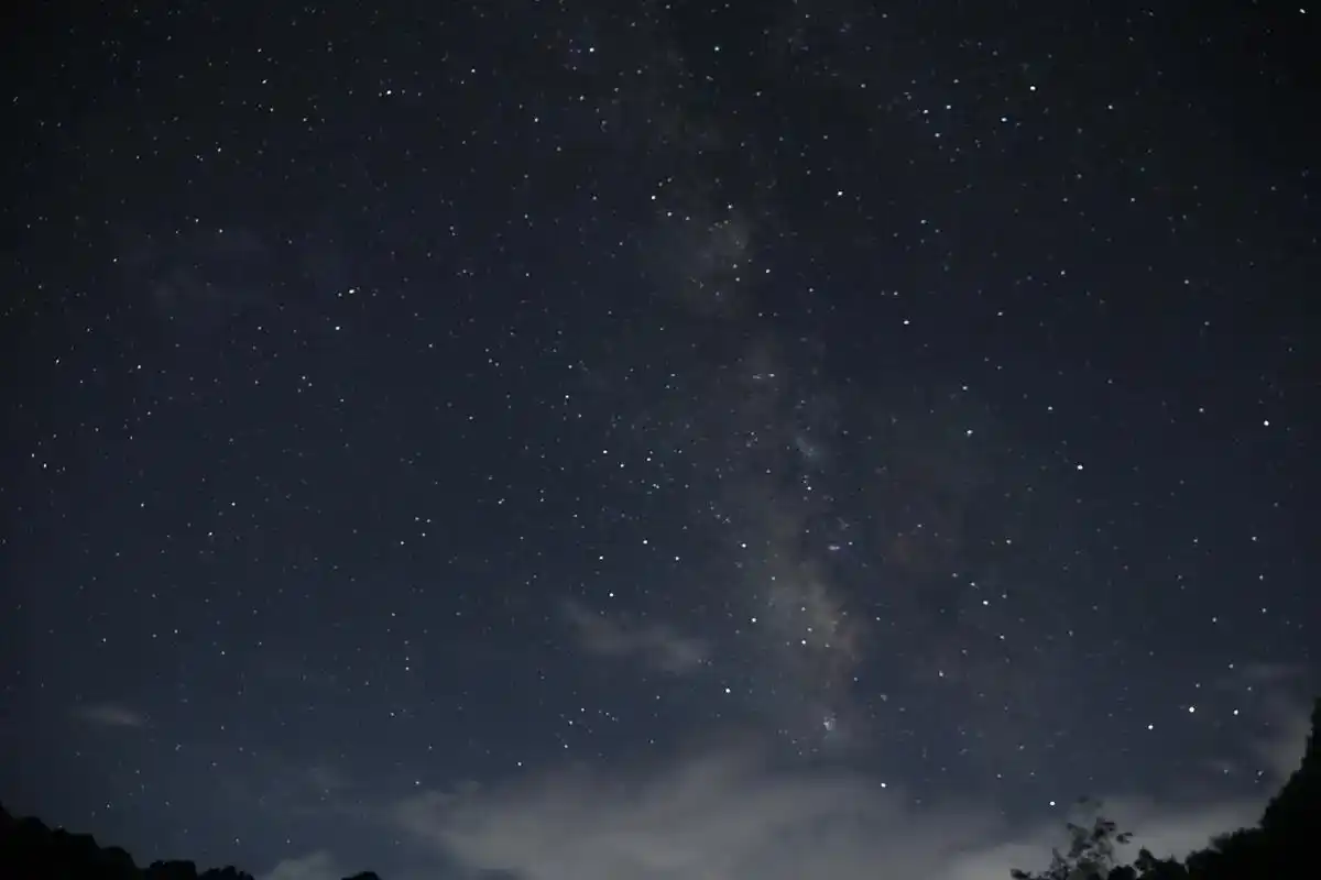 最美的星空迎接的都是更美的黎明#星空91 #满目星辰 #星星 - 抖音