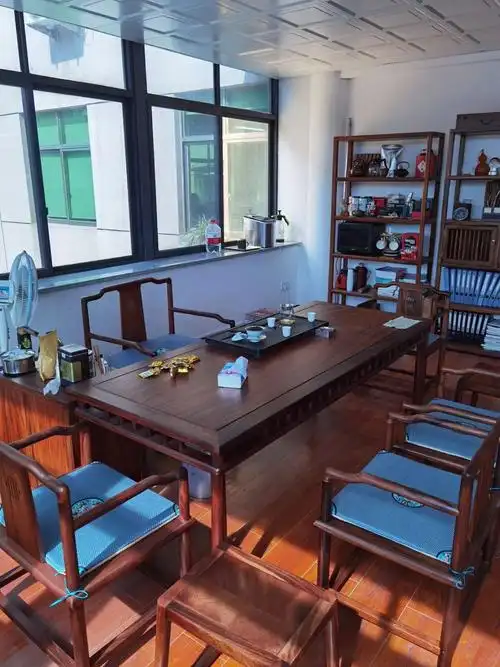 置一间办公茶室素净无华但求清雅