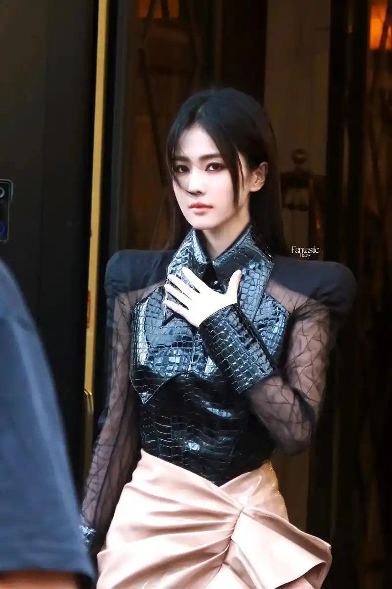 时装周 #白鹿 #西装杀 #时尚 #电影感 - 抖音