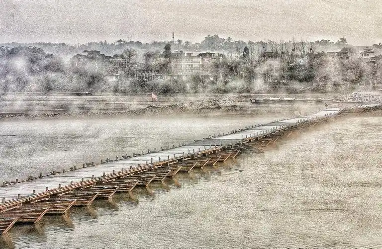 横卧贡江八百年的赣州古浮桥