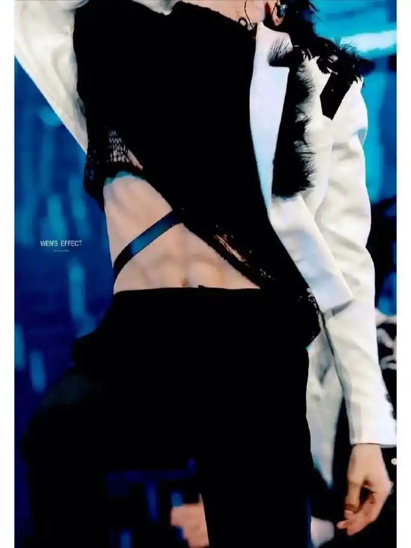 时代少年团腹肌照