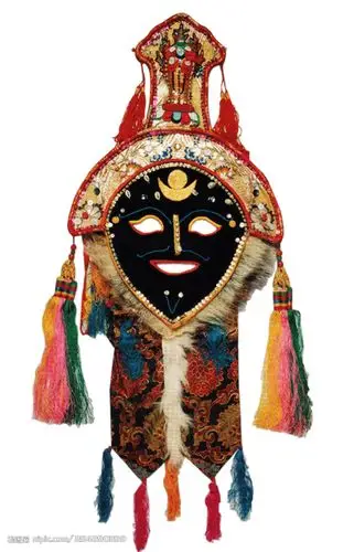 藏戏一个头上有太阳月亮的是什么人