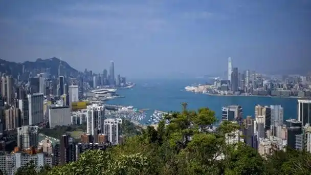 香港特区行政长官李家超18日在香港礼宾府与广东省省长王伟中会面,就