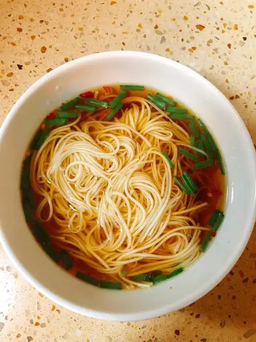 周末在家煮清汤挂面