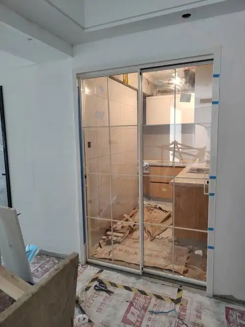 铝合金门终于装好了