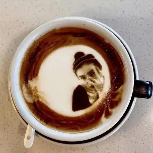 在新区,一杯有你专属头像的咖啡待取