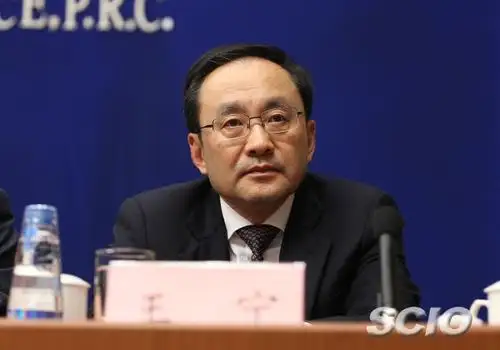 他曾长期任职于四川省财政厅,2003年任厅长,2004年任南充市委书记